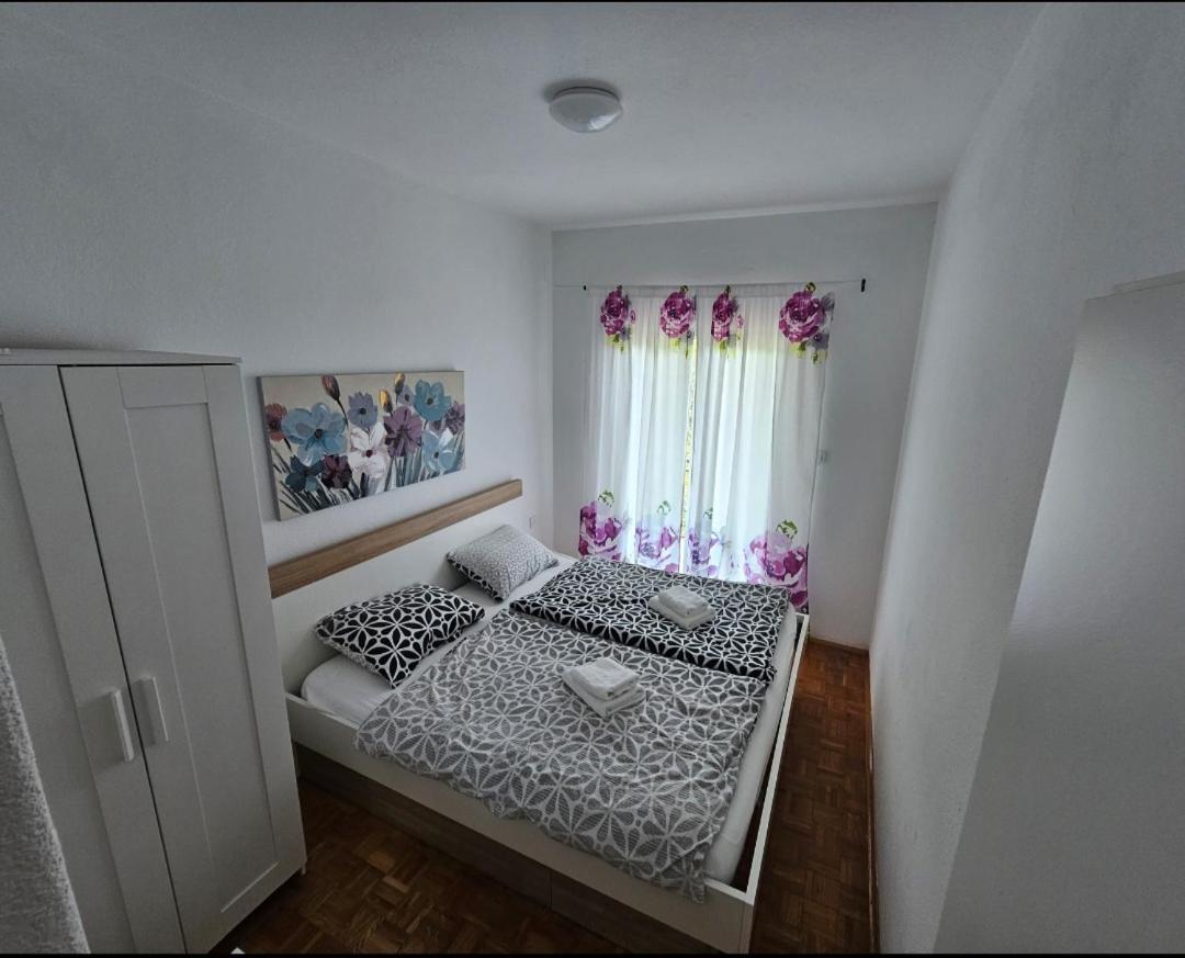 Apartmani Alma 포드고라 외부 사진