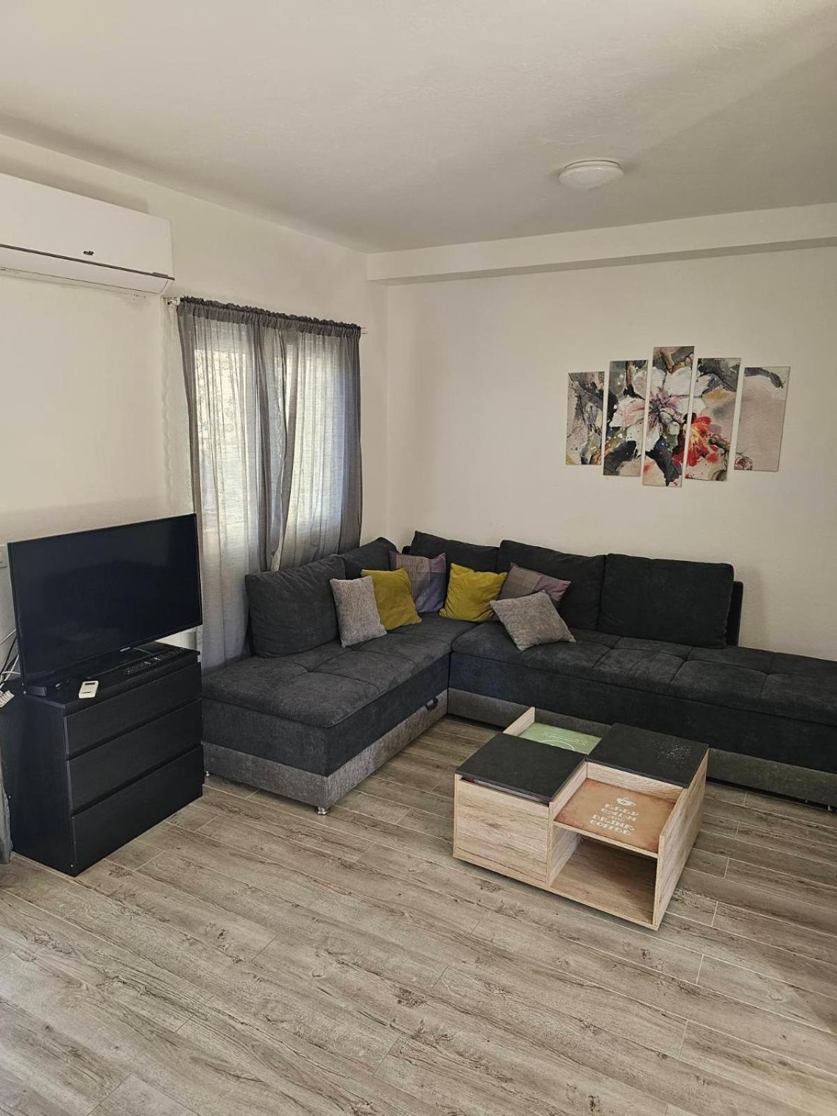 Apartmani Alma 포드고라 외부 사진